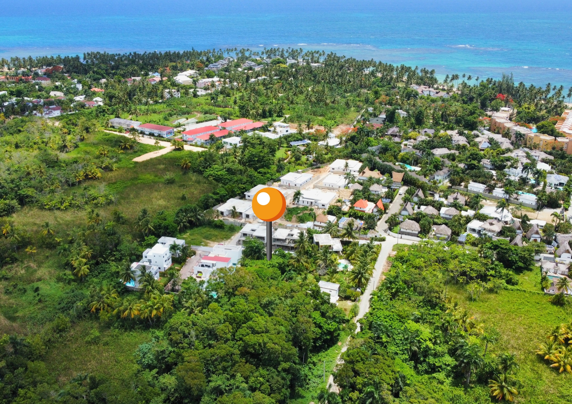 Amplio terreno con permisos listos para construir 2 villas a solo 500 metros de Playa Las Ballenas