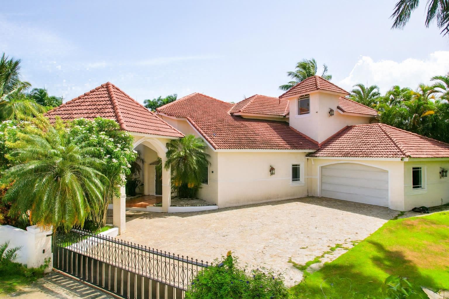 Villa tropical luminosa y espaciosa 