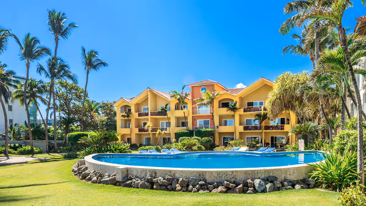 Tropical Ground-Floor Beachfront Studio With Direct Ocean Access