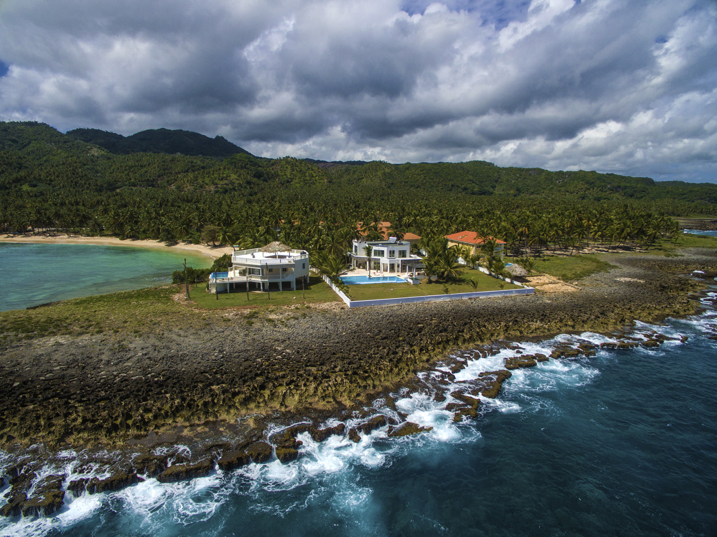 Luxury 4-bedroom Villa with Private Beach Access