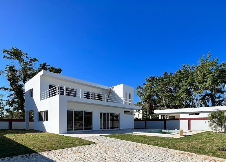 Unfurnished 3-BR modern designed villa in an upcoming neighbourhood of Punta Popy