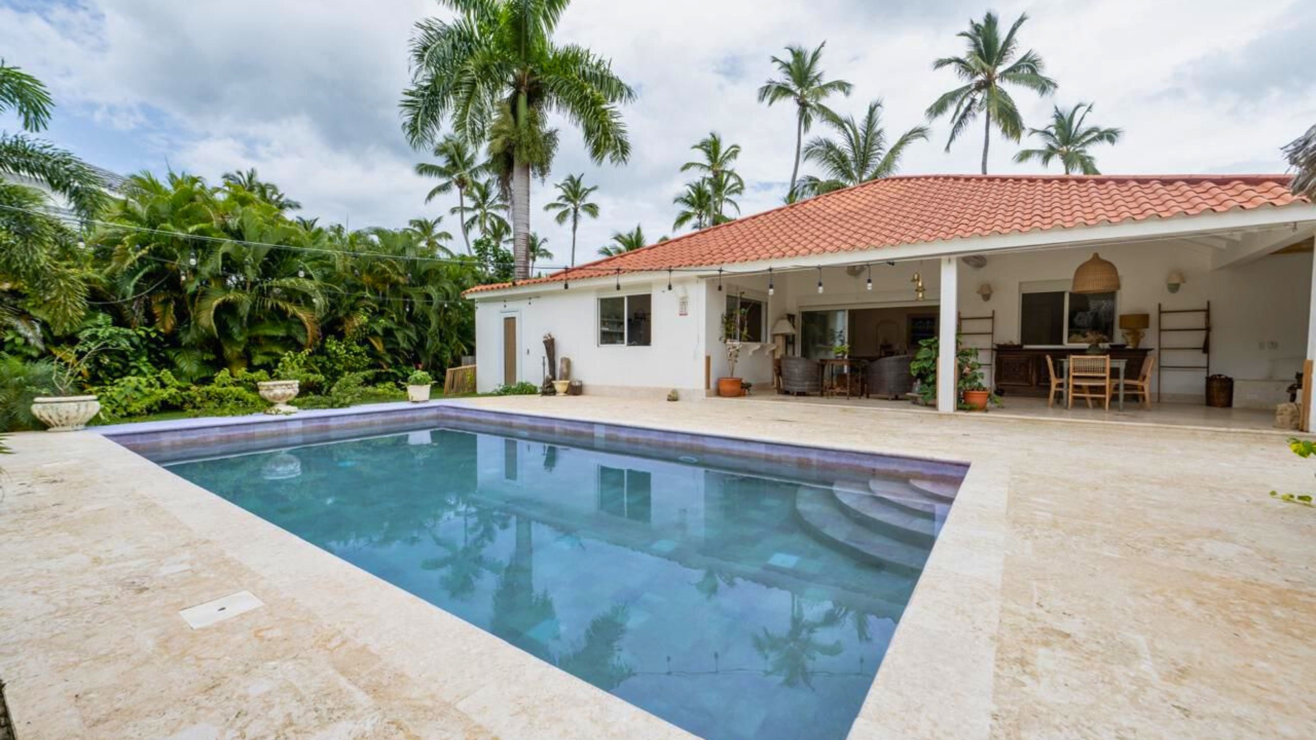 Villa de 6 dormitorios con piscina en comunidad cerrada, Playa Bonita