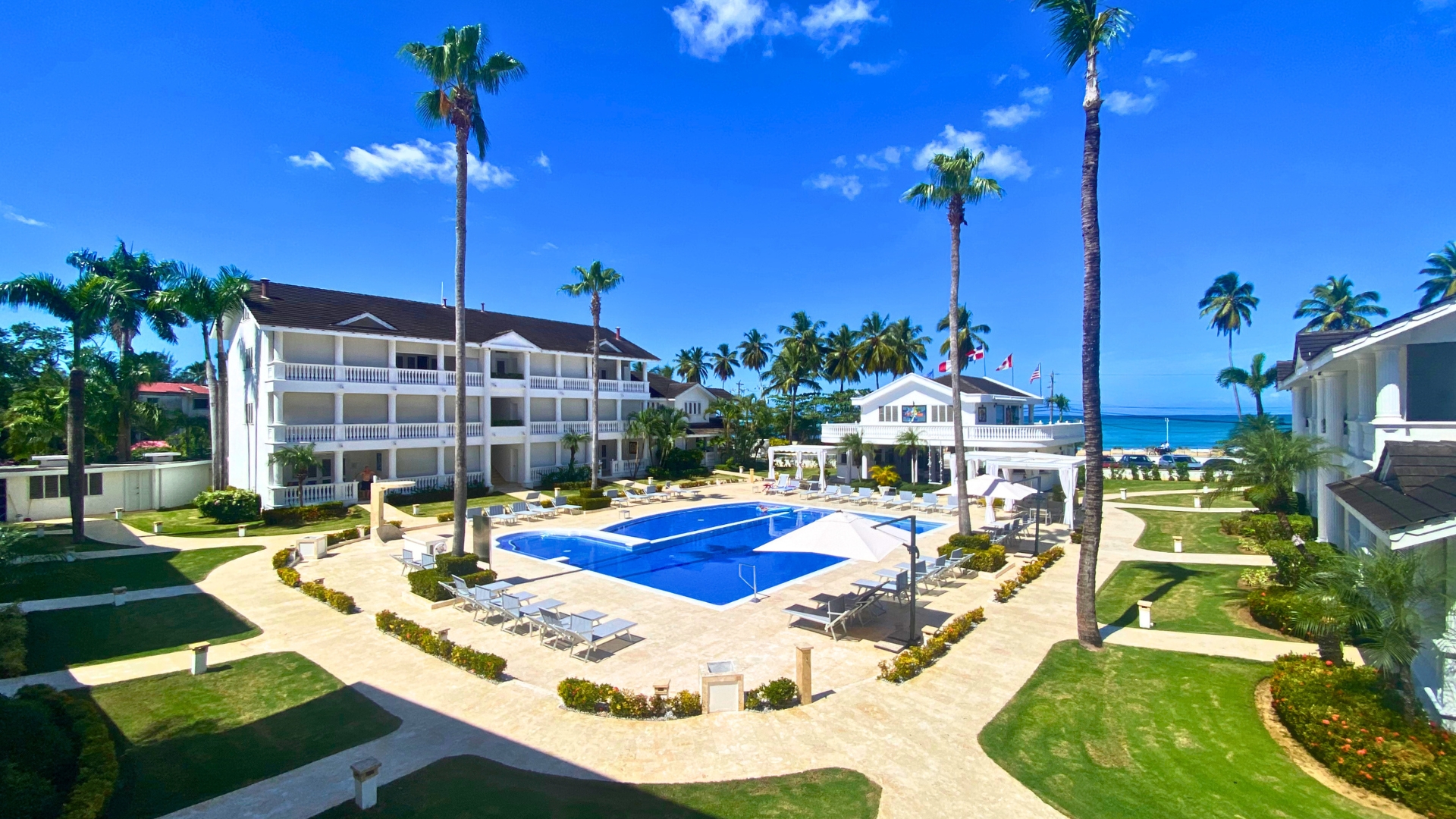 Beachfront Central Condo with Great Amenitites to Live or Invest