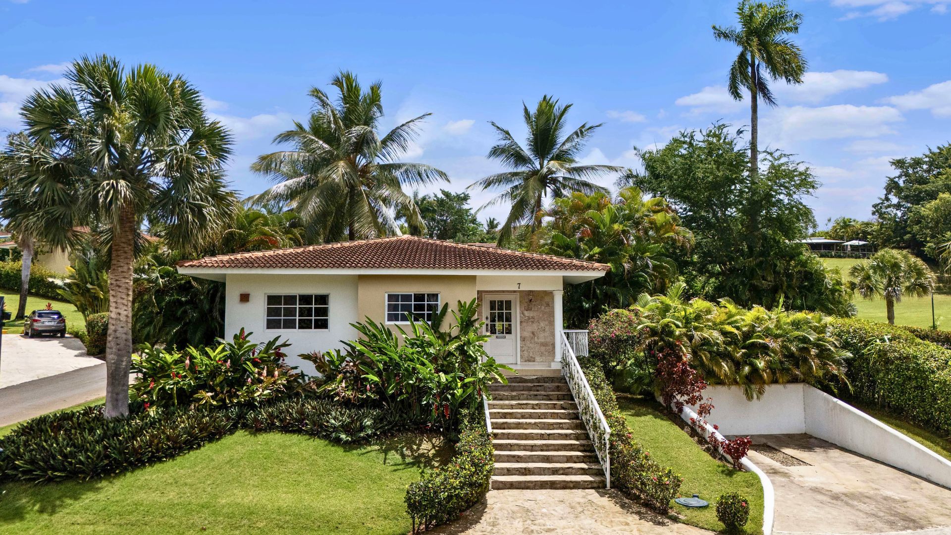 Move-In Ready 2-Bed Villa with Pool in Gated Community, Hispaniola