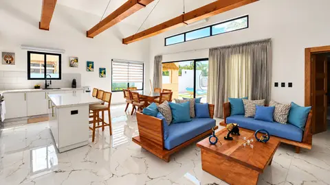Modern Villa for Sale with High Ceilings and Private Pool 4
