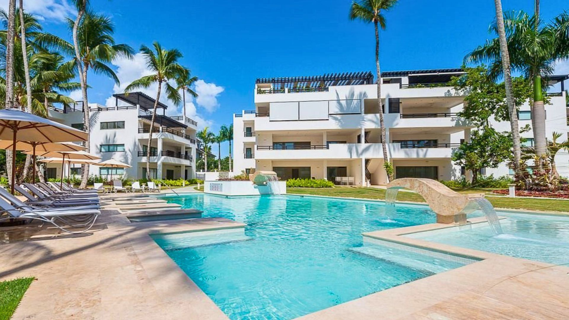 Stylish 2-Bedroom Seaview Duplex with Rooftop Jacuzzi in Las Terrenas