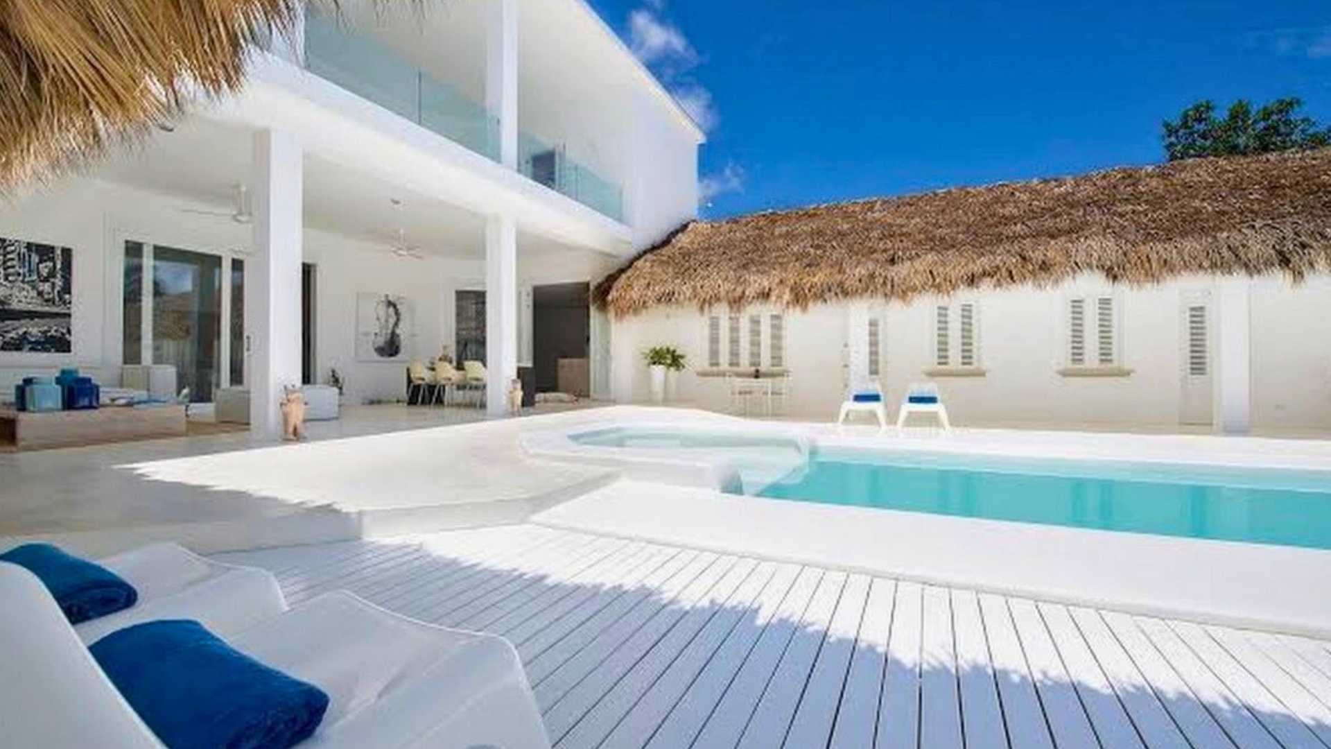 Villa de estilo hotel boutique con 6 habitaciones, habitaciones para huéspedes y piscina