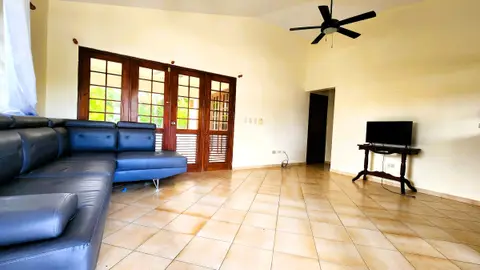 Villa with Private Pool and Spacious Plot of land 5
