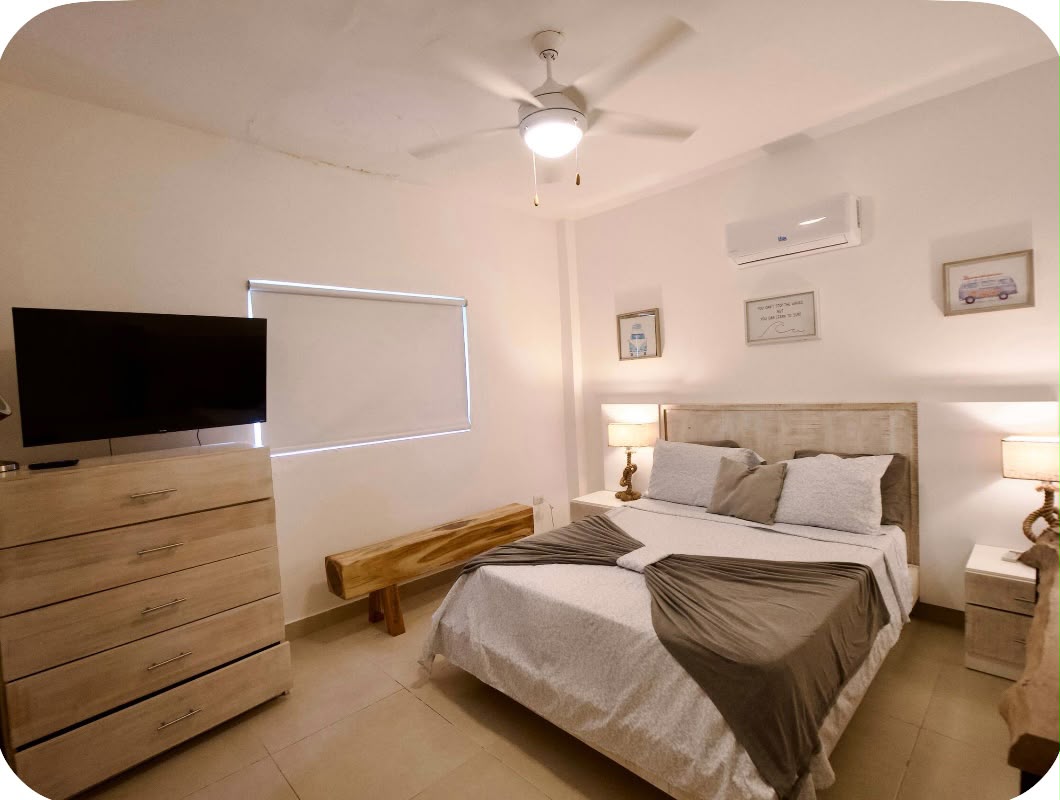 3-Bedroom Penthouse with Private Jacuzzi on Punta Popy 