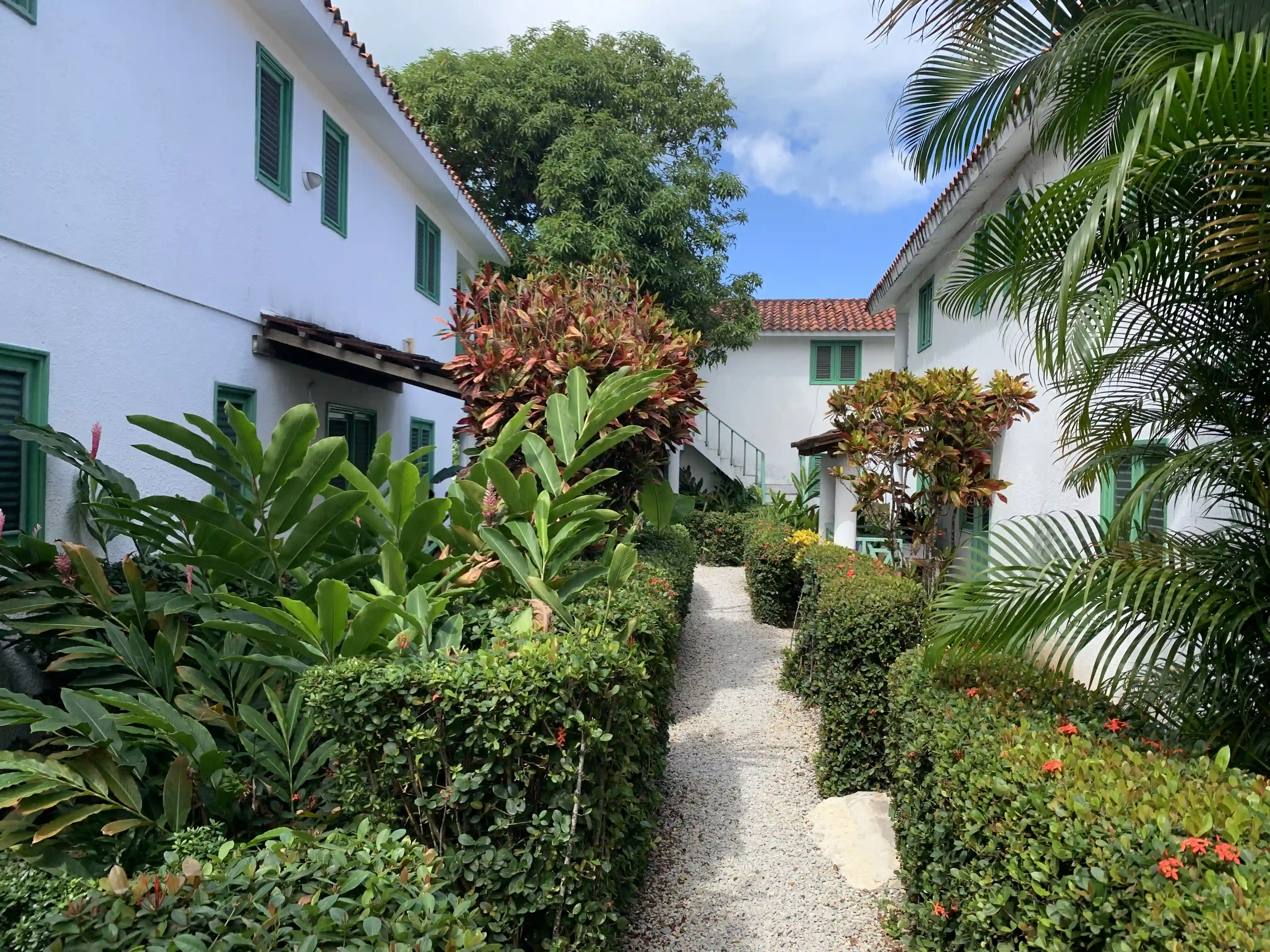 Edificio completo con 5 unidades en un condominio céntrico en venta