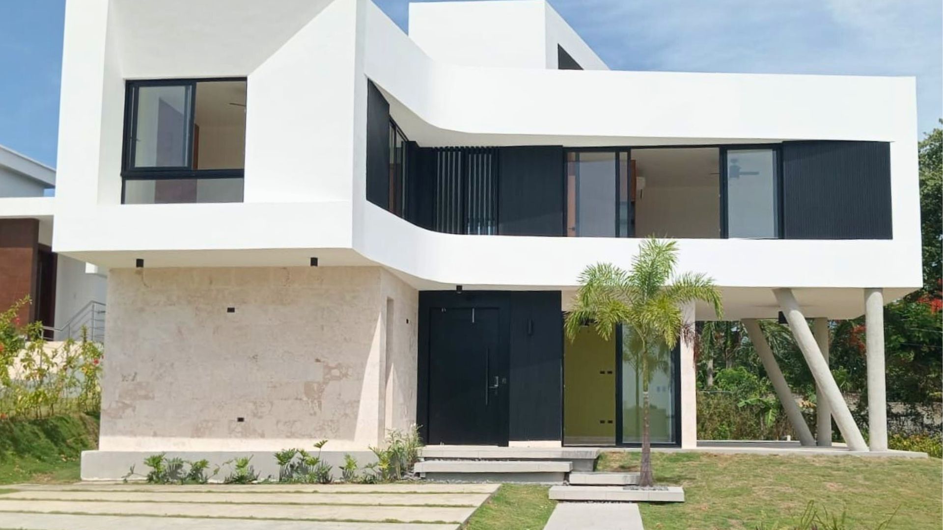 Villa de 3 chambres conçue par un architecte dans une communauté prisée en bord de mer