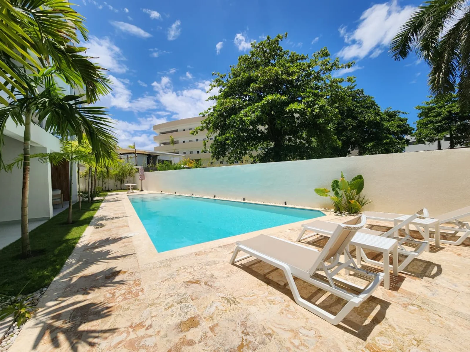 Condominio listo para disfrutar de 1 habitación, a pocos pasos de Playa Encuentro