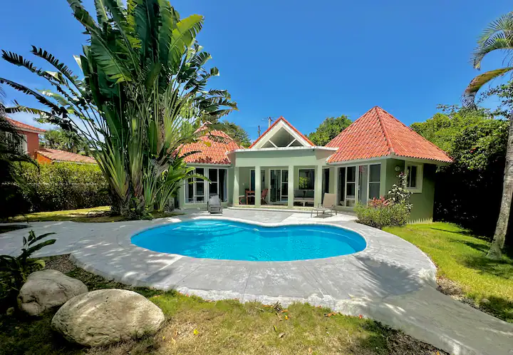 Charming 2BR Beach Villa Steps From Natura Beach in Perla Marina