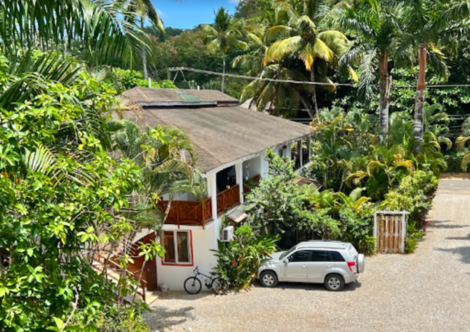 Condominio de 2 habitaciones bellamente renovado en una residencia céntrica