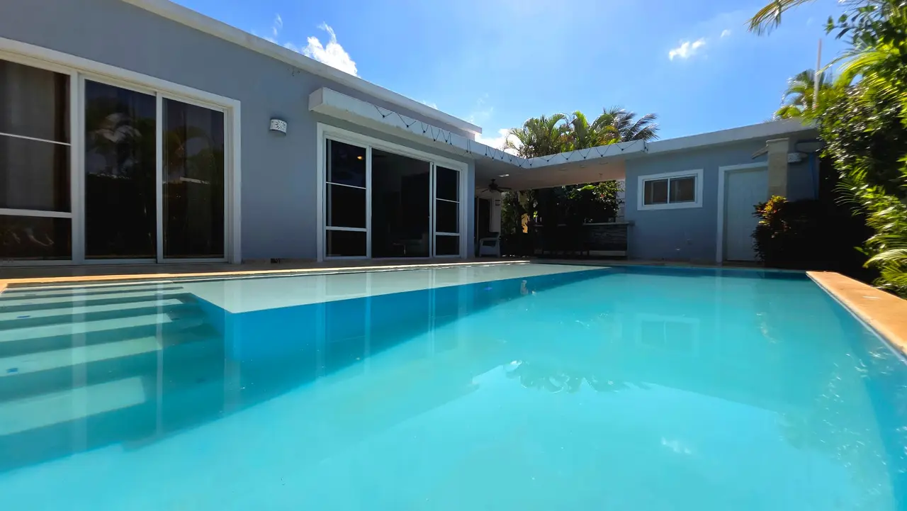 Furnished villa with private pool in Casa Linda