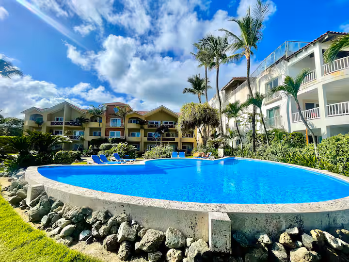 Coastal Comfort Beachfront Studio With Direct Beach Access