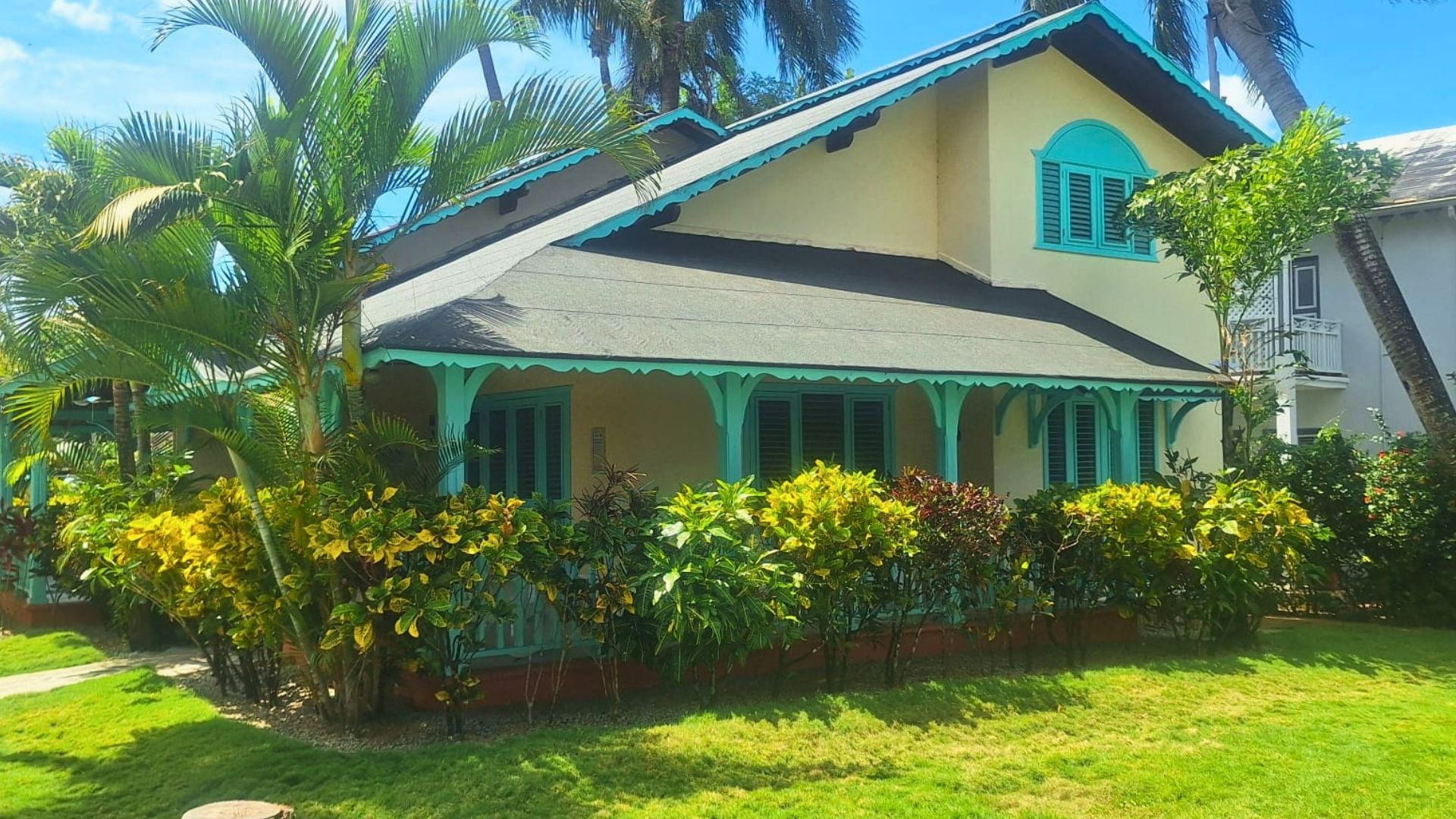 Punta Popy Beachfront Colonial Villa