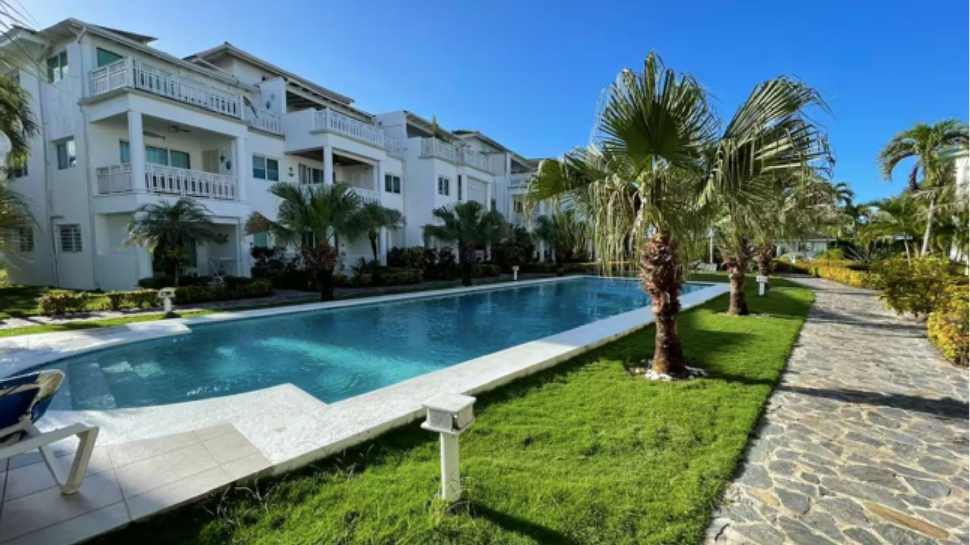 Seafront One-Bedroom Apartment with Pools & High-Speed Wi-Fi