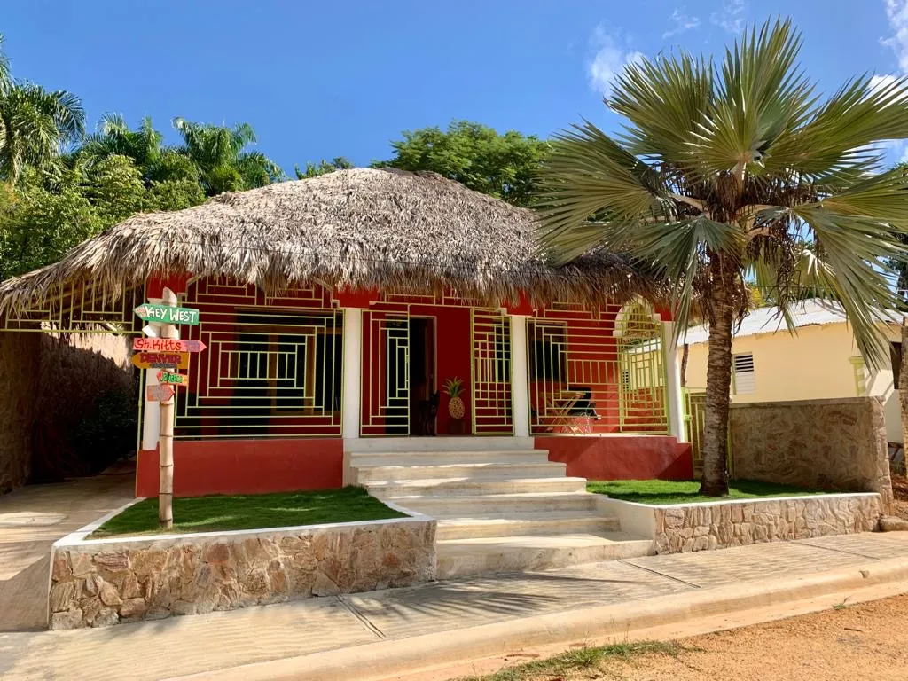 Villa de 2 chambres de style dominicain, entièrement rénovée et avec accès à la plage