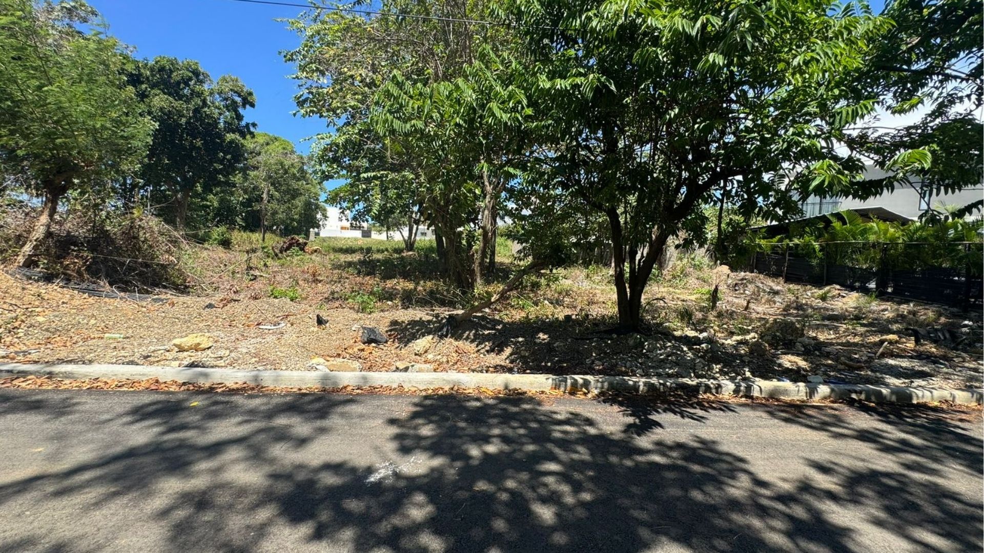 Terreno en Sosua con gran potencial para una vivienda privada o un pequeño desarrollo