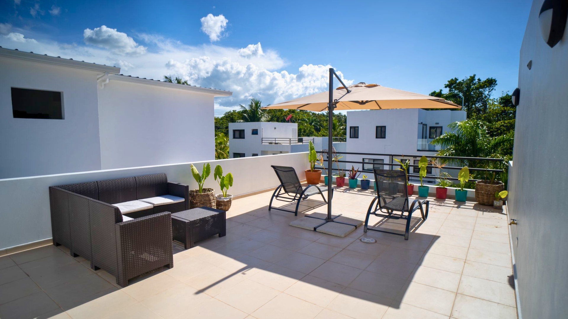 Nuevos apartamentos de 1 y 2 habitaciones en preventa cerca de Playa Ballenas, con piscina y excelente ubicación