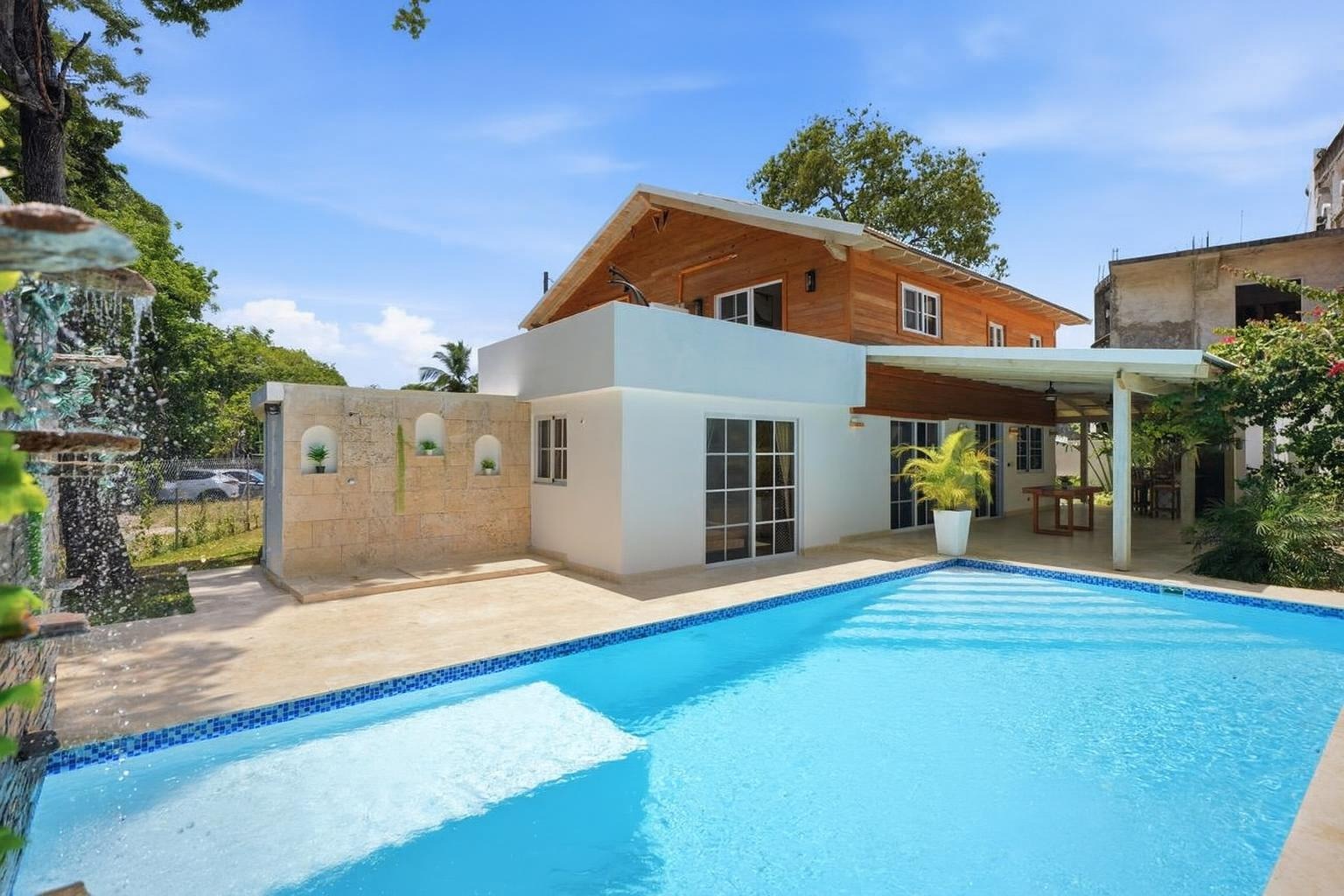 🌴 VILLA DE DISEÑO CON VISTAS AL MAR, SISTEMA SOLAR, PISCINA Y POTENCIAL DE SUITE PARA HUÉSPEDES EN SOSUA
