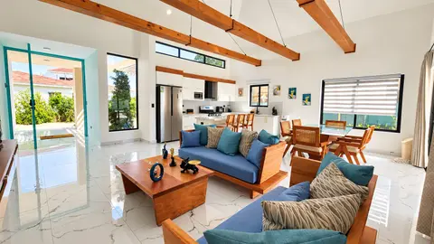 Modern Villa for Sale with High Ceilings and Private Pool 5