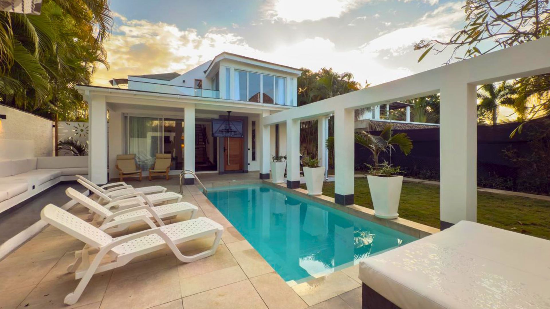 Villa de 4 dormitorios totalmente remodelada con piscina cerca de la playa Las Ballenas