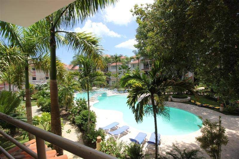 Luminoso apartamento de 2 habitaciones con vistas a la piscina en el centro de Cabarete