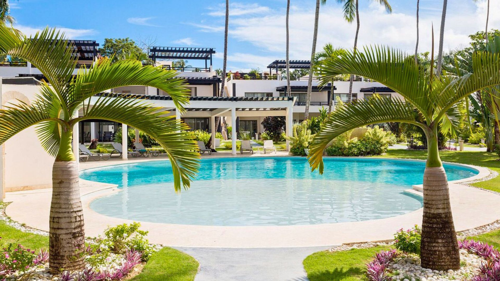 Stylish 2-Bedroom Seaview Duplex with Rooftop Jacuzzi in Las Terrenas