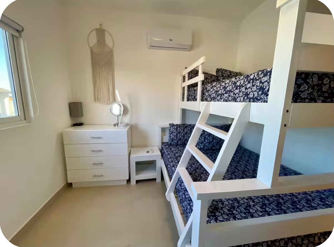 3-Bedroom Penthouse with Private Jacuzzi on Punta Popy 