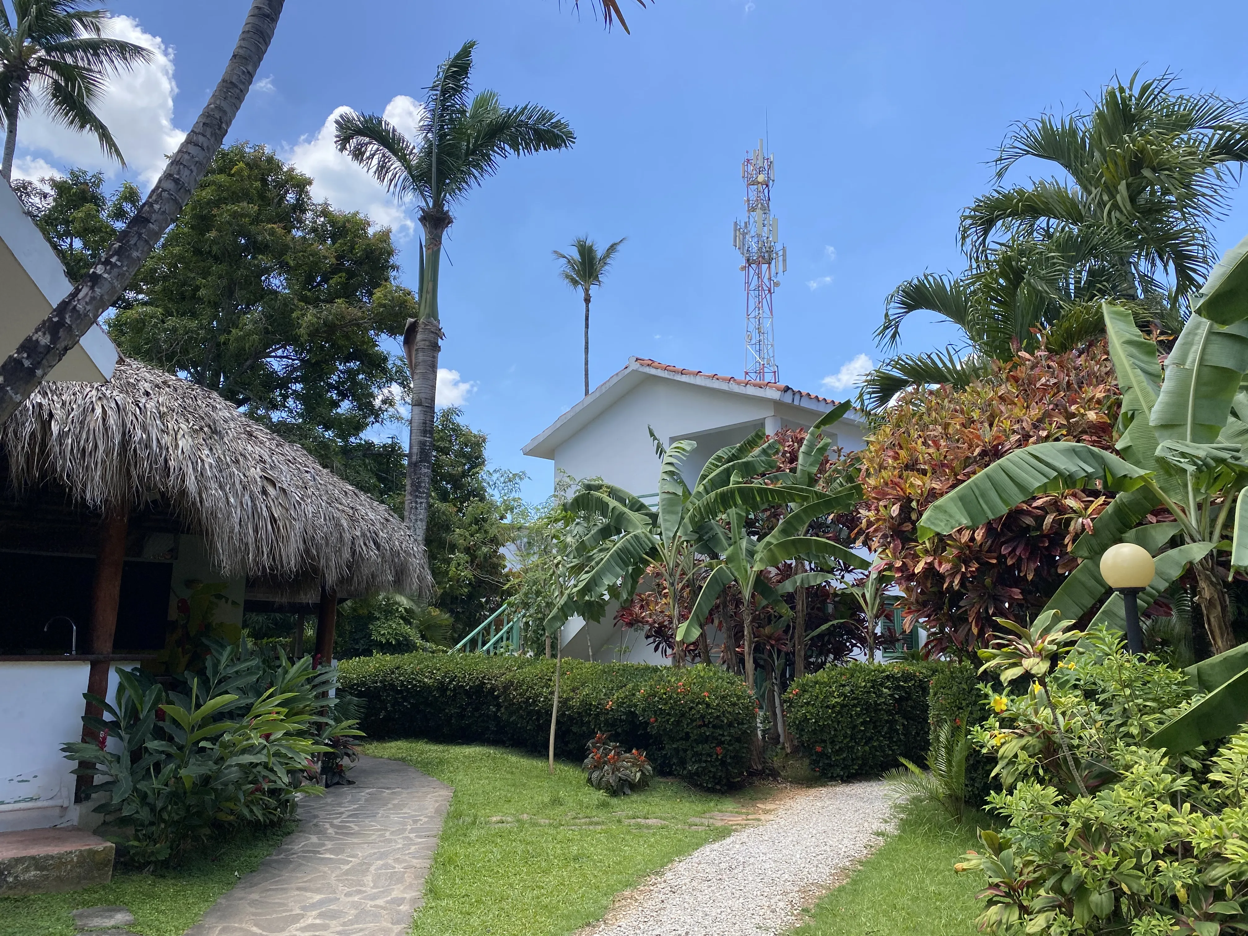 Oportunidad de inversión única: condominio con 6 unidades + restaurante + lavandería y recepción en venta