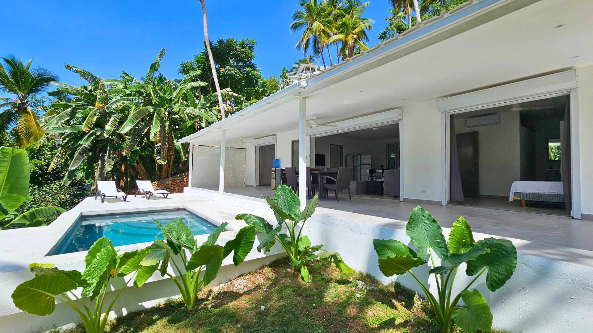 Tropical Modern Home with Pool & Guest Suite Just 1 km from Playa Cosón