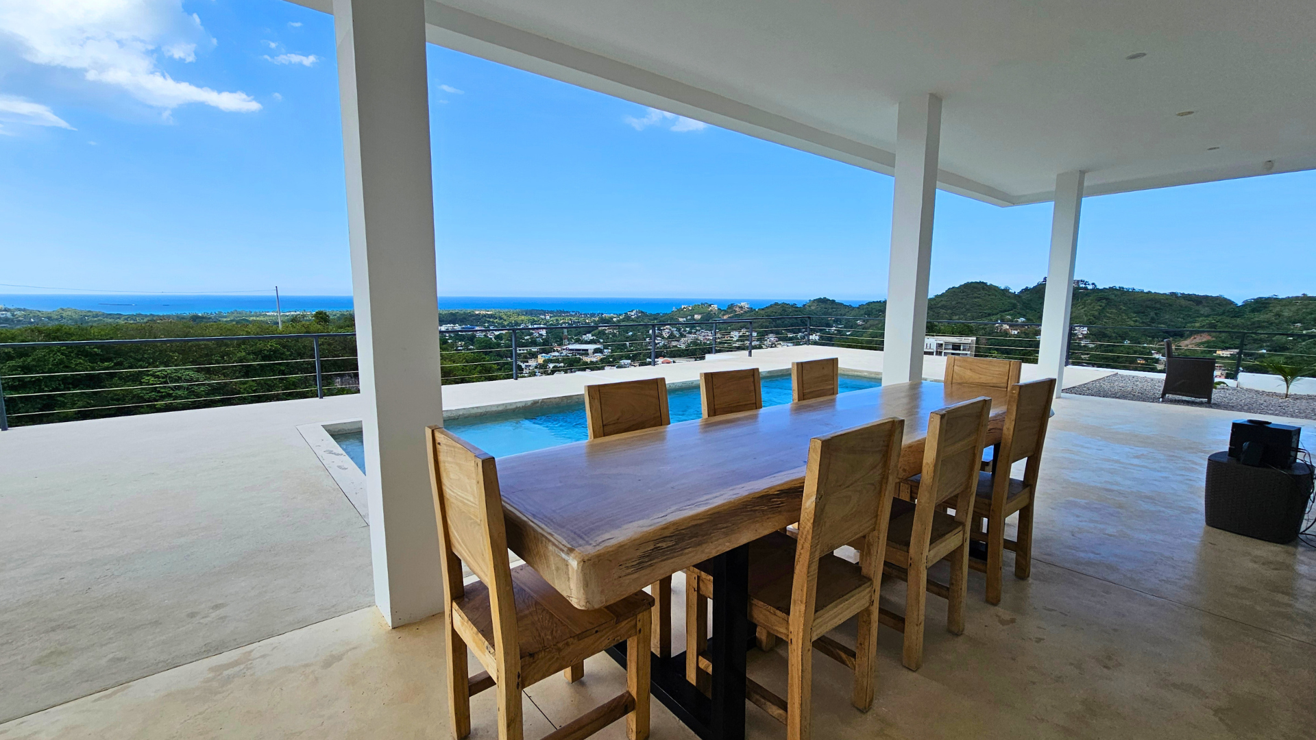 Villa de 4 dormitorios con vistas al mar, piscina, azotea y opción de ampliación