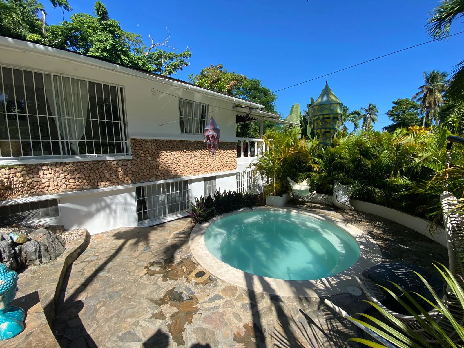 Utopian villa in a great location with lots of potential