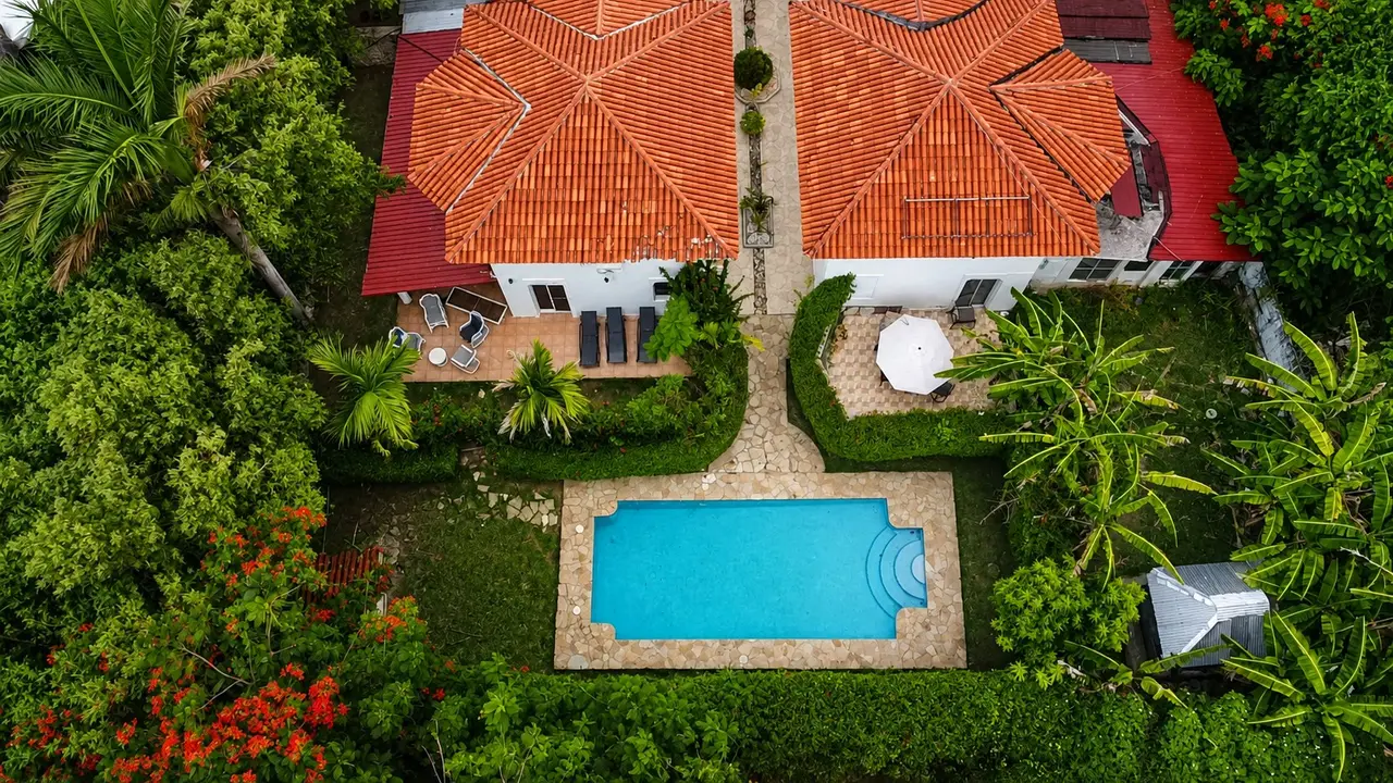 Private 2 Bedroom Villa in Playa Laguna Walk to the Beach