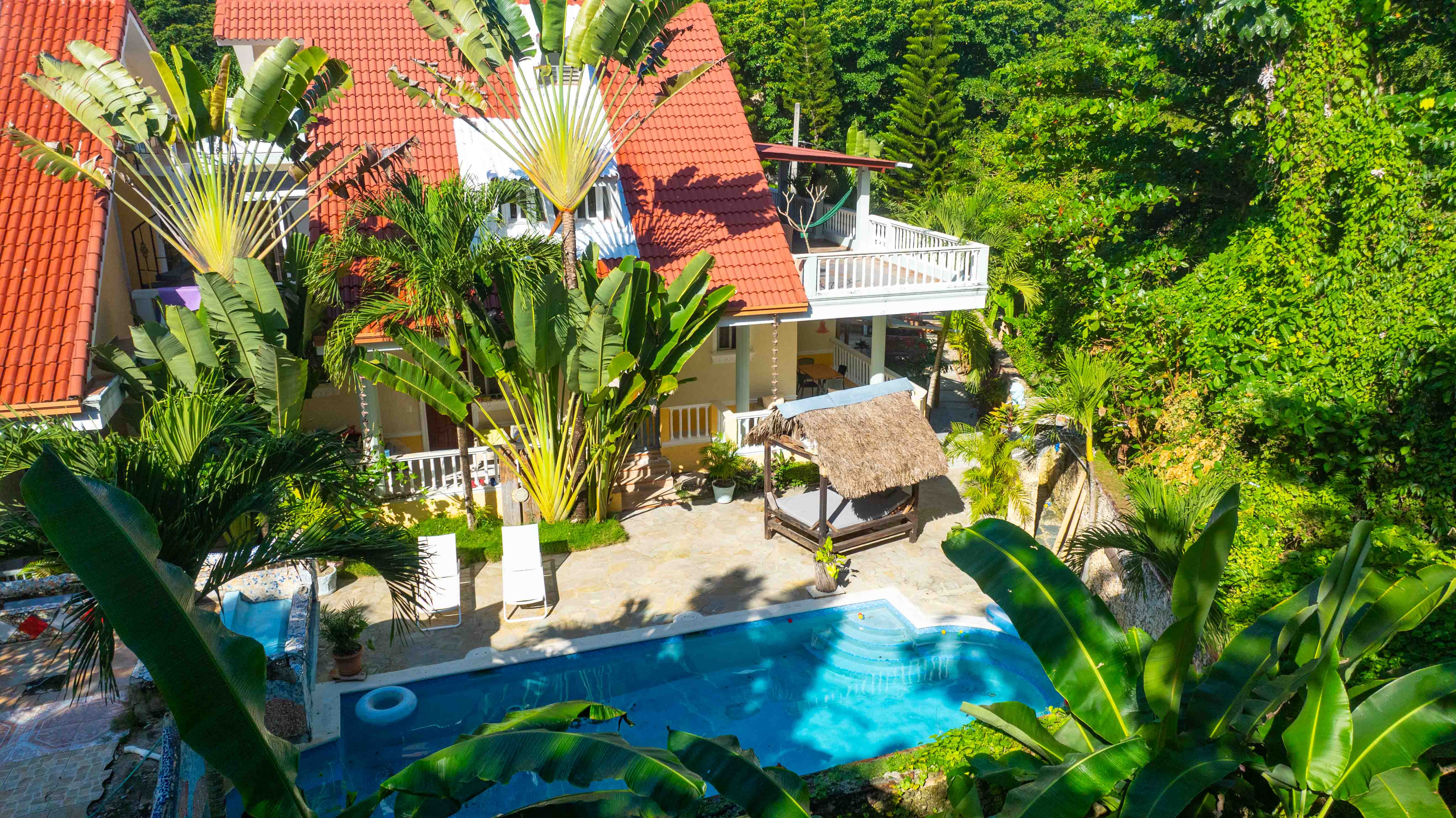 Poolside 2 Bedroom Apartment with Wrap Around Terrace