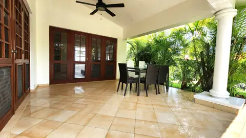 Villa with Private Pool and Spacious Plot of land 3