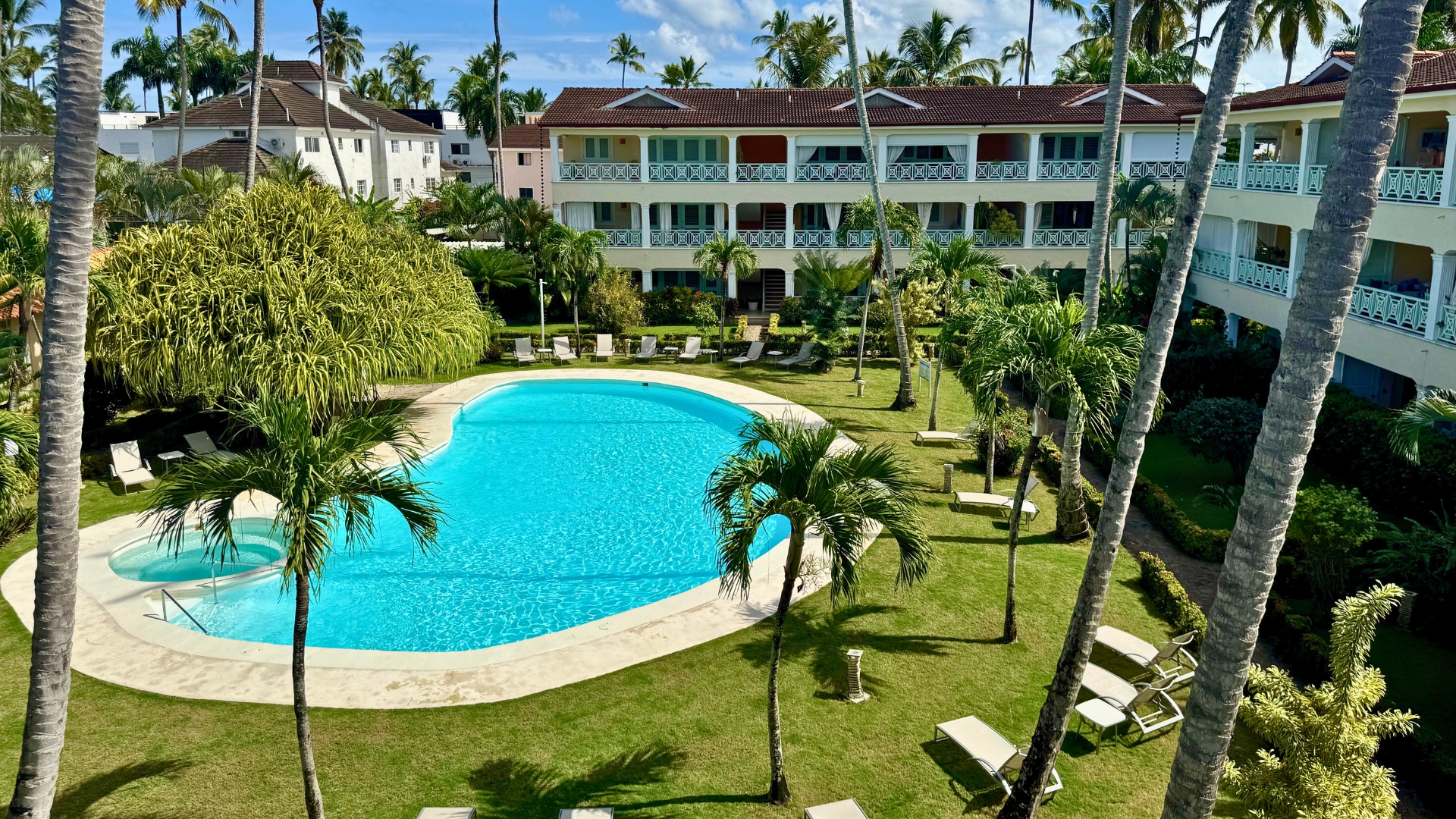 Cozy 2-BR Top Ten Condo in Punta Popy