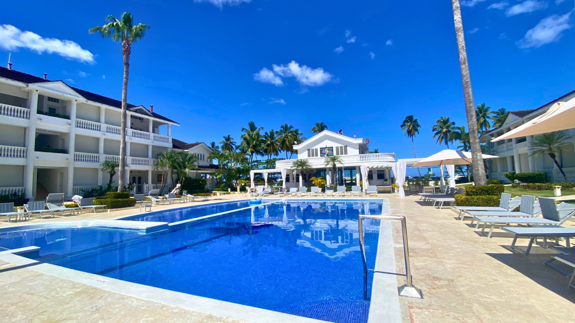 Beachfront Central Condo with Great Amenitites to Live or Invest