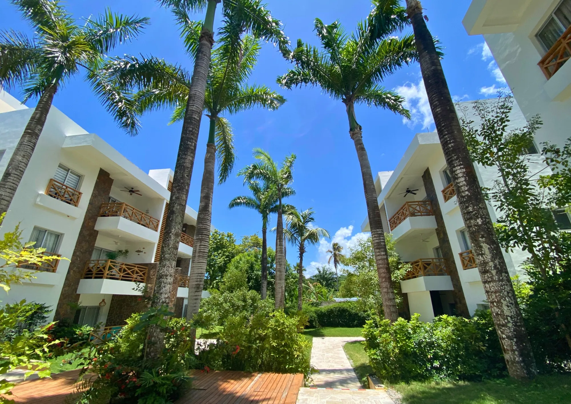 Incredible Opportunity Penthouse in a High-End Community Overlooking the Jungle