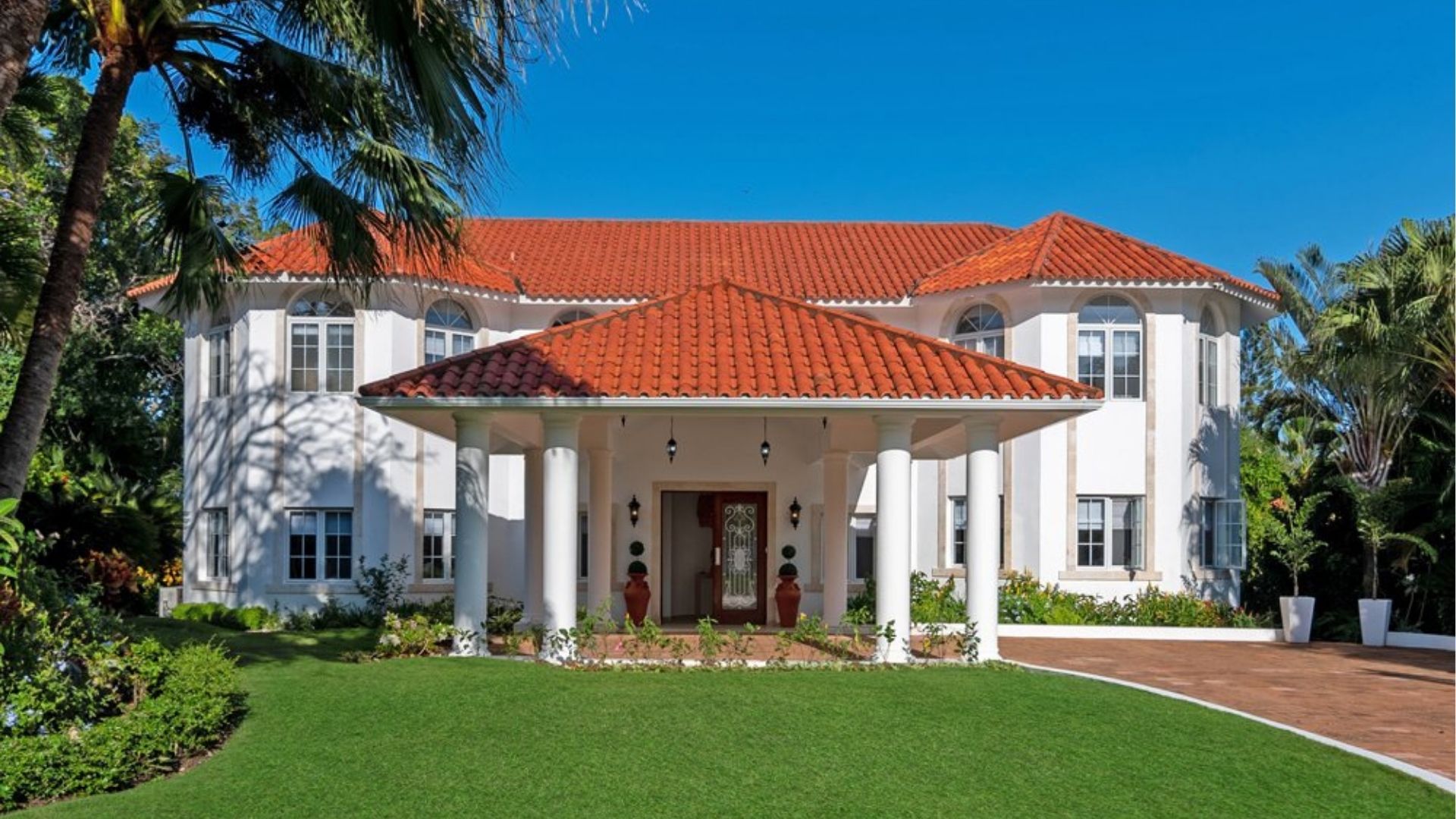 Turnkey 4-Bed Villa with Pool, Hot Tub & Modern Finishes