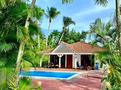 Tropical Villa with Pool and Independent Bungalow steps from Las Ballenas Beach