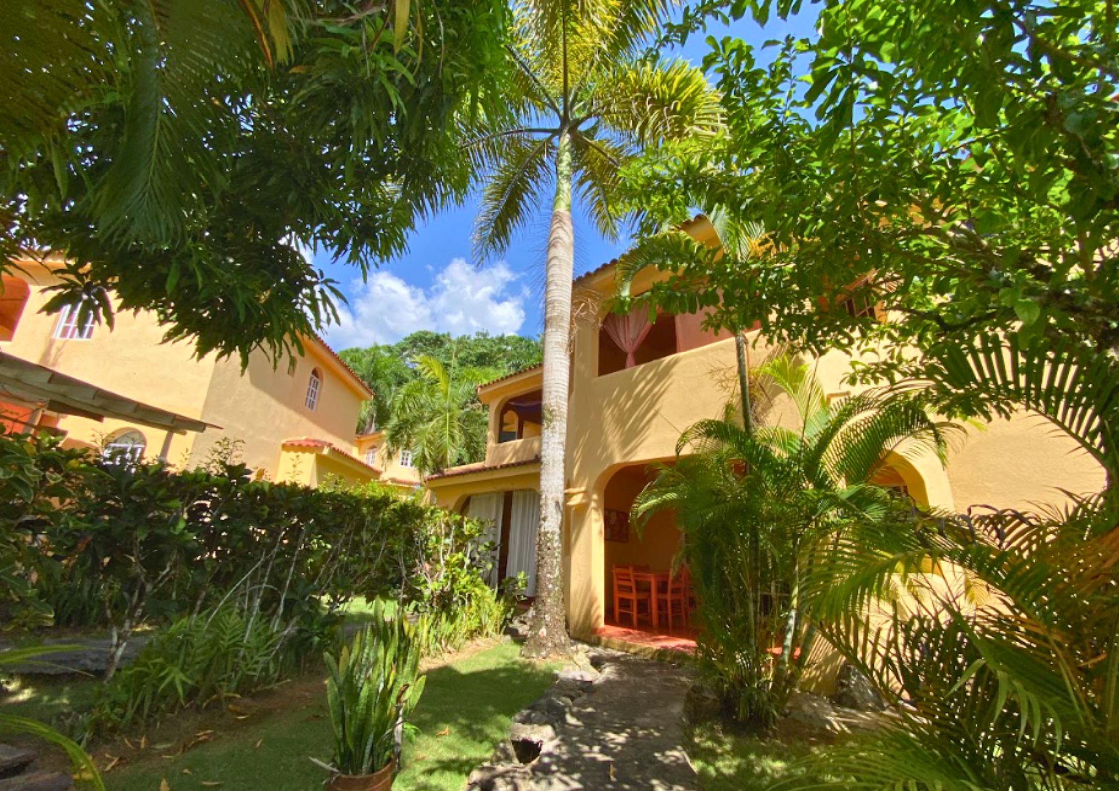 Cute 2-BR Condo in a Stunning Quiet Tropical Residence in Bonita