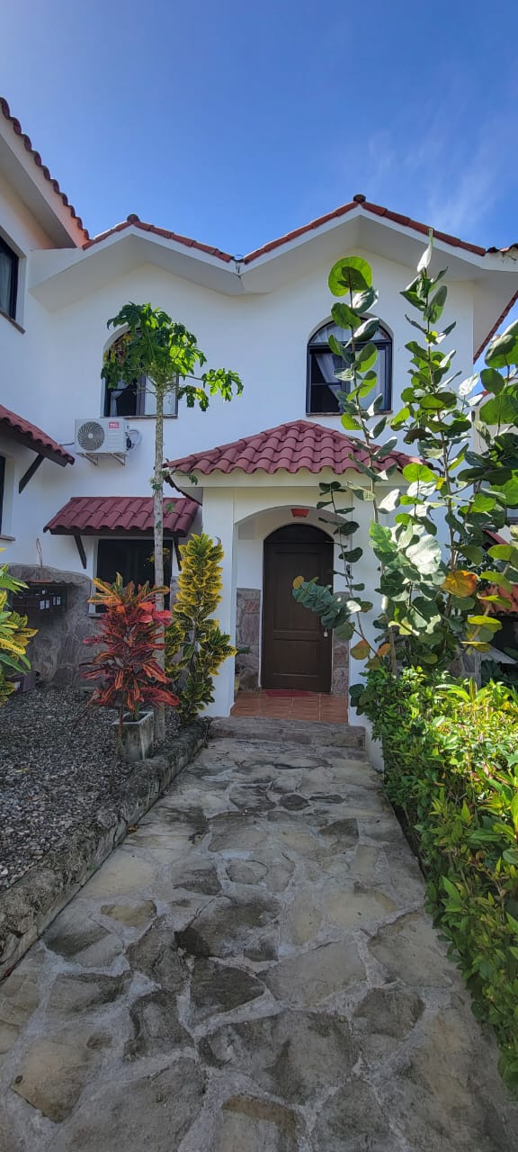 Quiet Villa with Beautiful Views in La Mulata