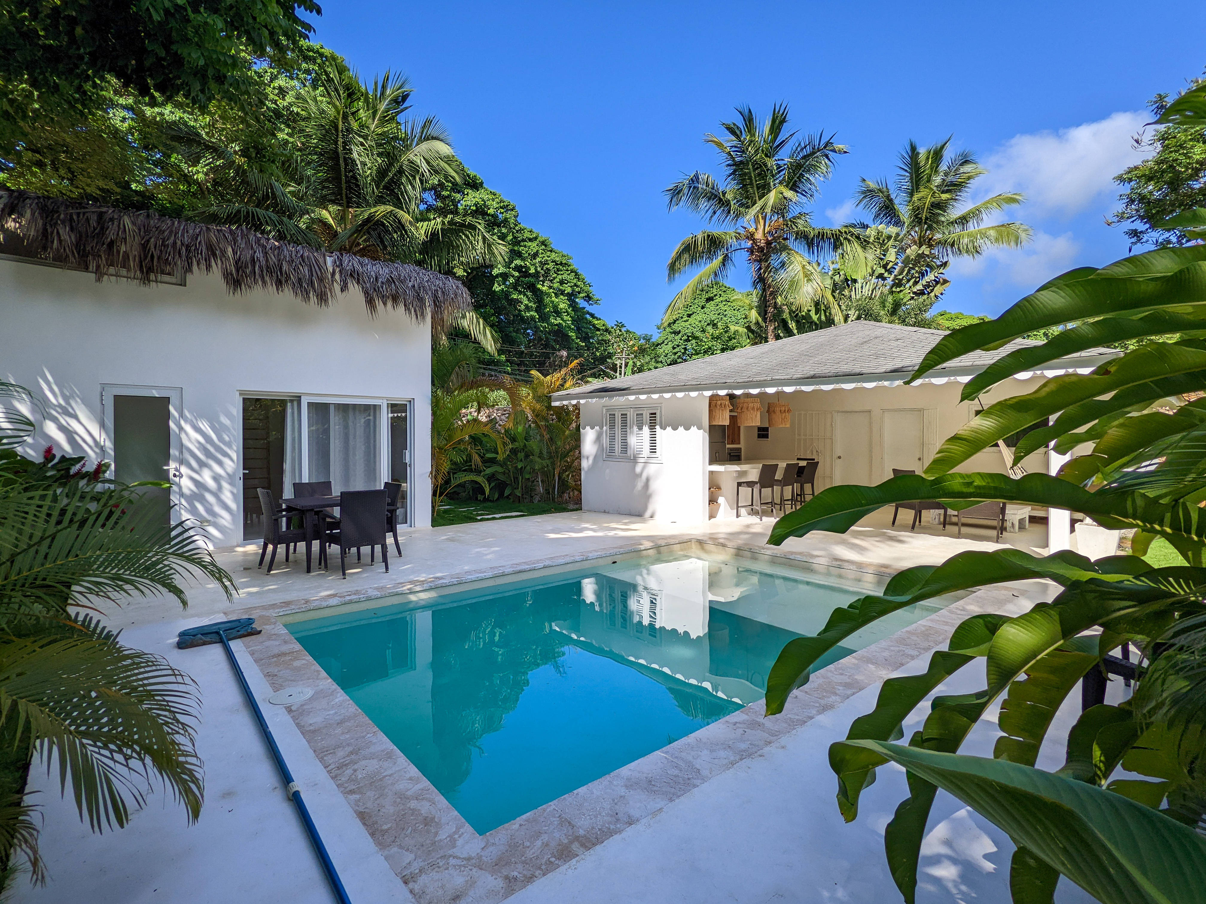 Villa con piscina privada y bungalow en Bonita
