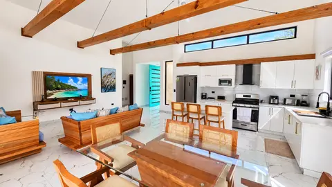Modern Villa for Sale with High Ceilings and Private Pool 3