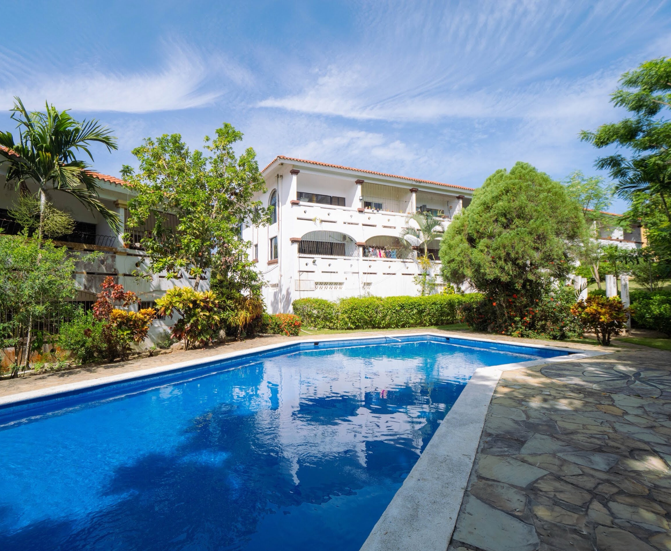 Bright Renovated 2 Story Home in Encuentro