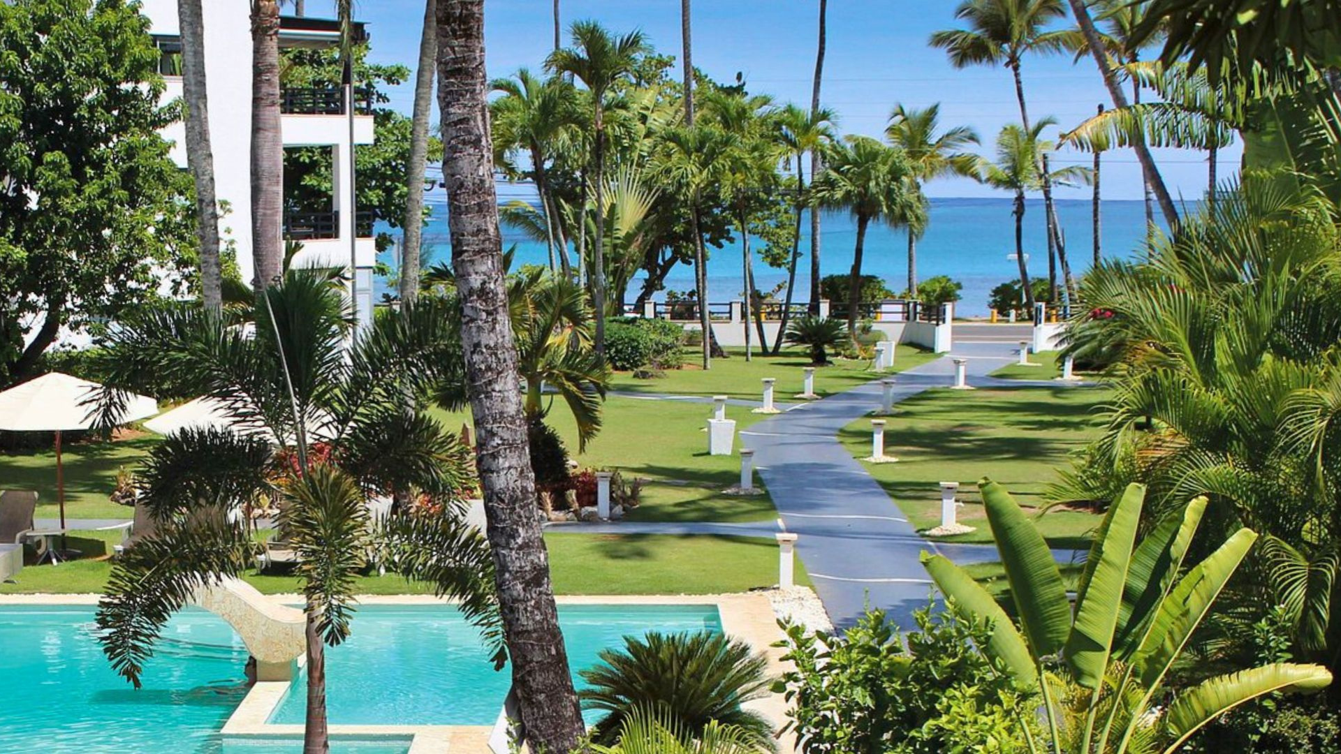 Stylish 2-Bedroom Seaview Duplex with Rooftop Jacuzzi in Las Terrenas