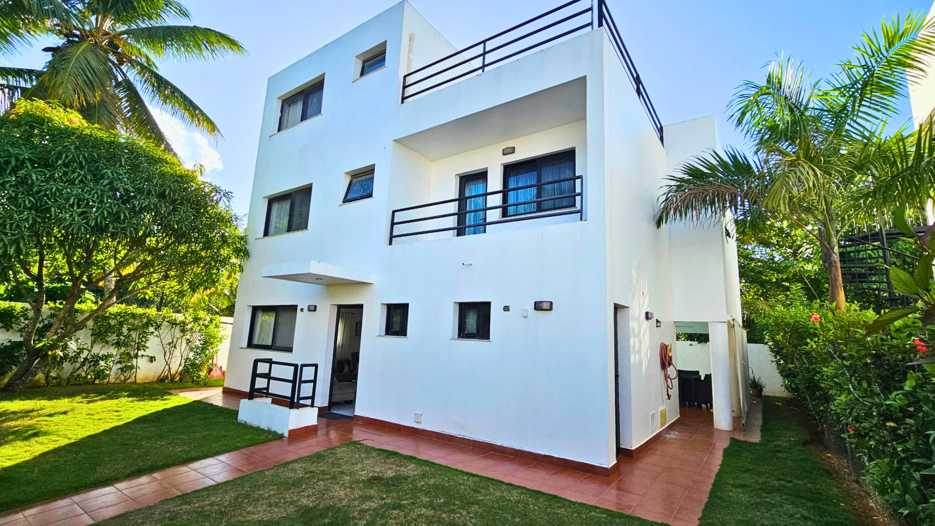 Apartamentos en preventa cerca de Playa Ballenas, 1–2 dormitorios, piscina y excelente ubicación